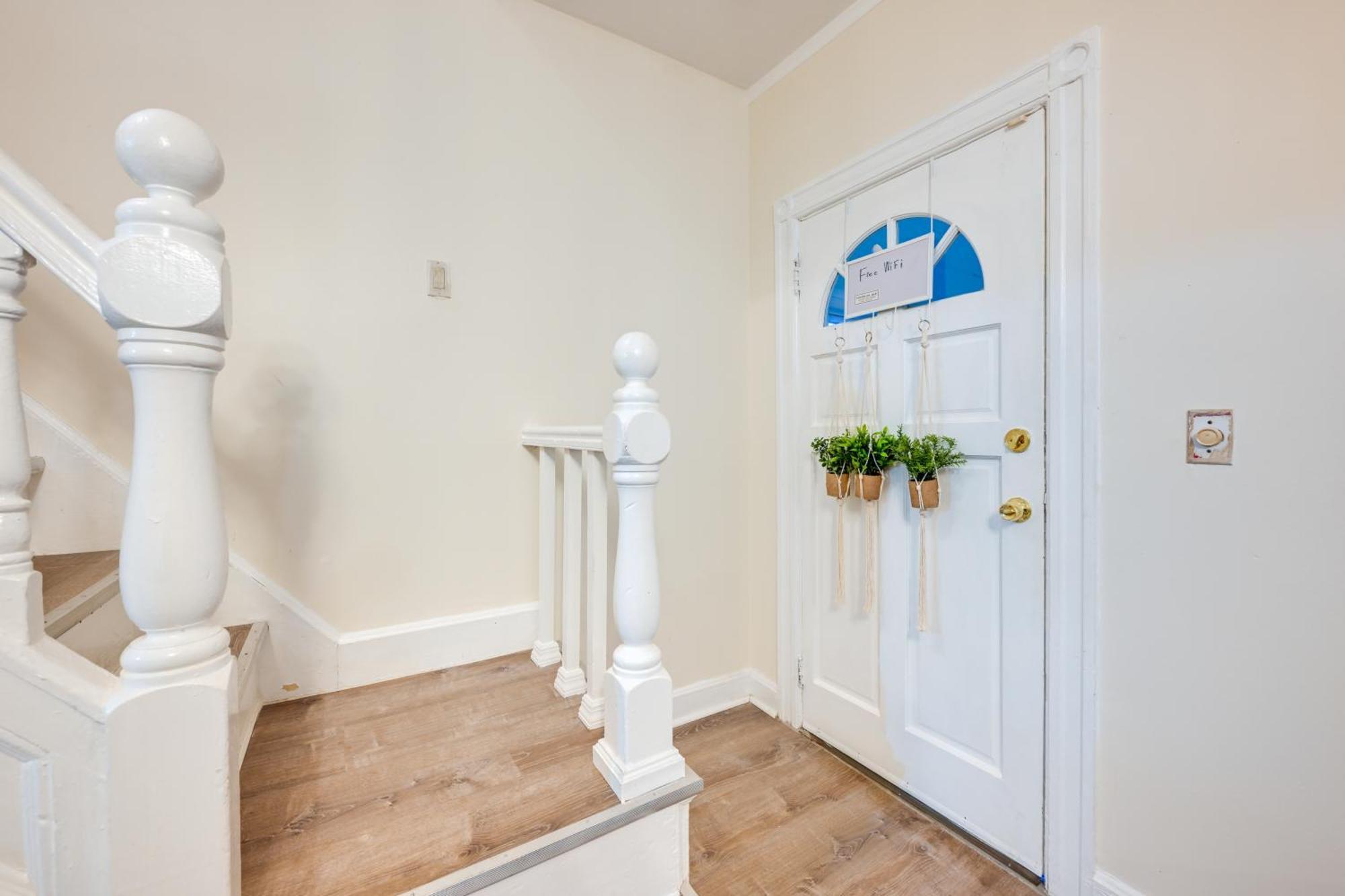 Charming Long Island Home With Fenced Yard! Фрийпорт Екстериор снимка