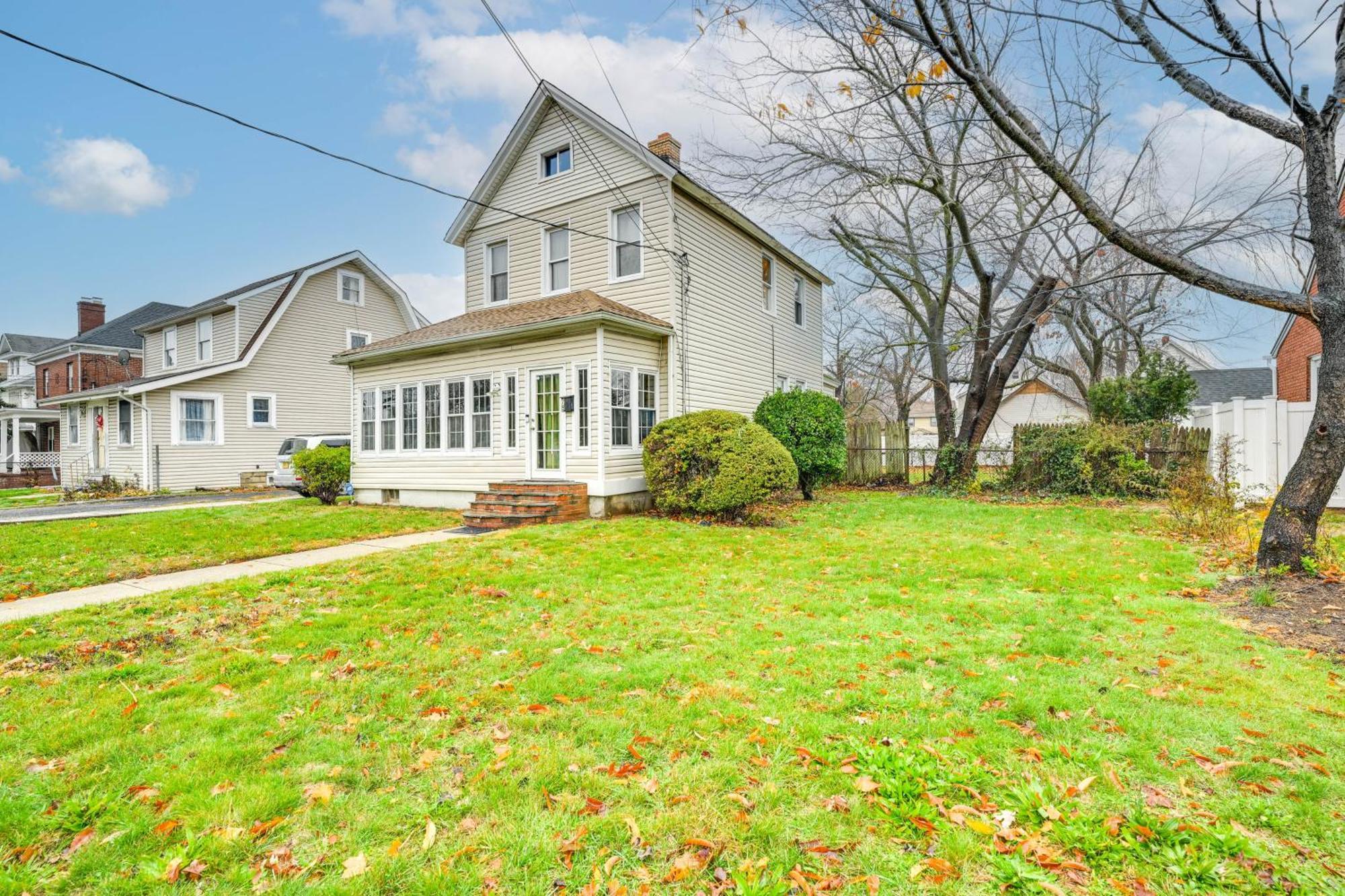 Charming Long Island Home With Fenced Yard! Фрийпорт Екстериор снимка