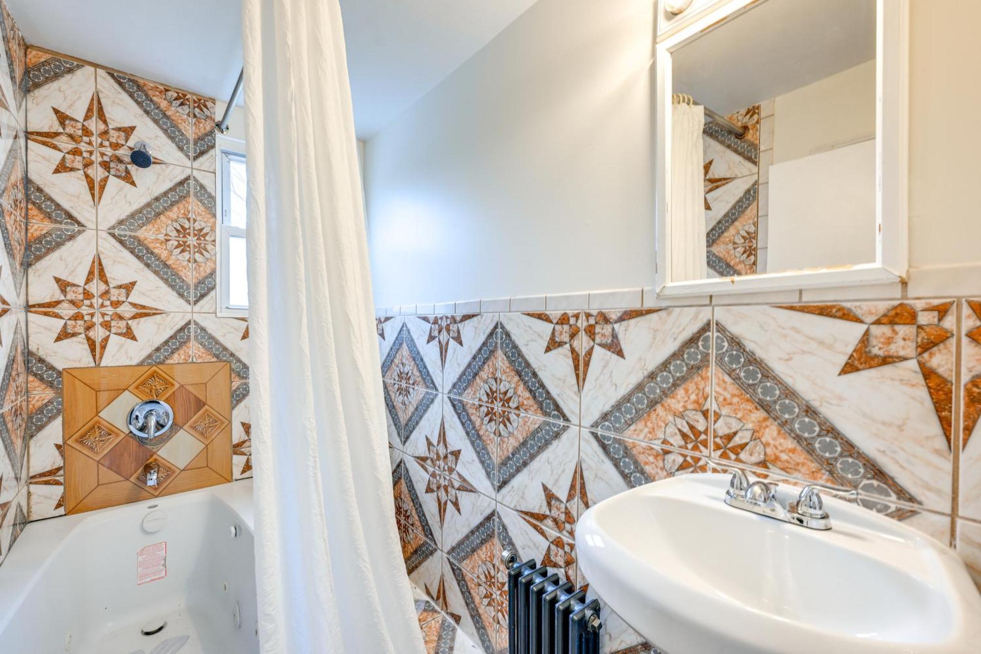 Charming Long Island Home With Fenced Yard! Фрийпорт Екстериор снимка