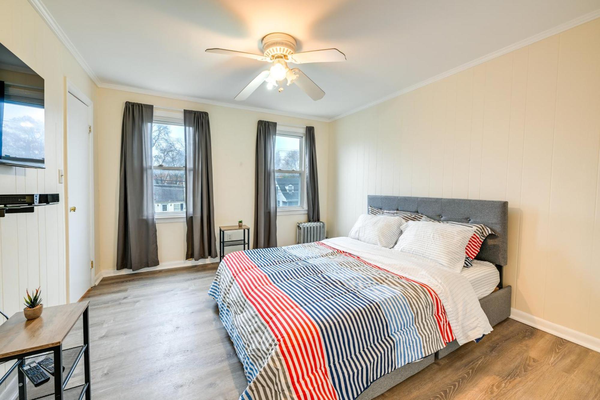 Charming Long Island Home With Fenced Yard! Фрийпорт Екстериор снимка