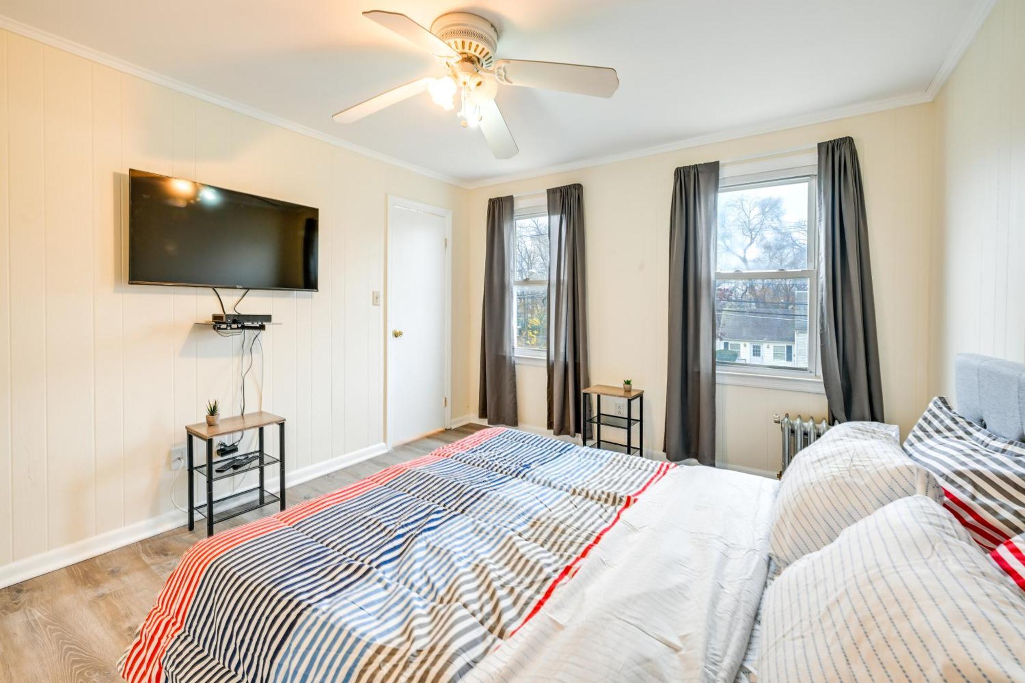 Charming Long Island Home With Fenced Yard! Фрийпорт Екстериор снимка