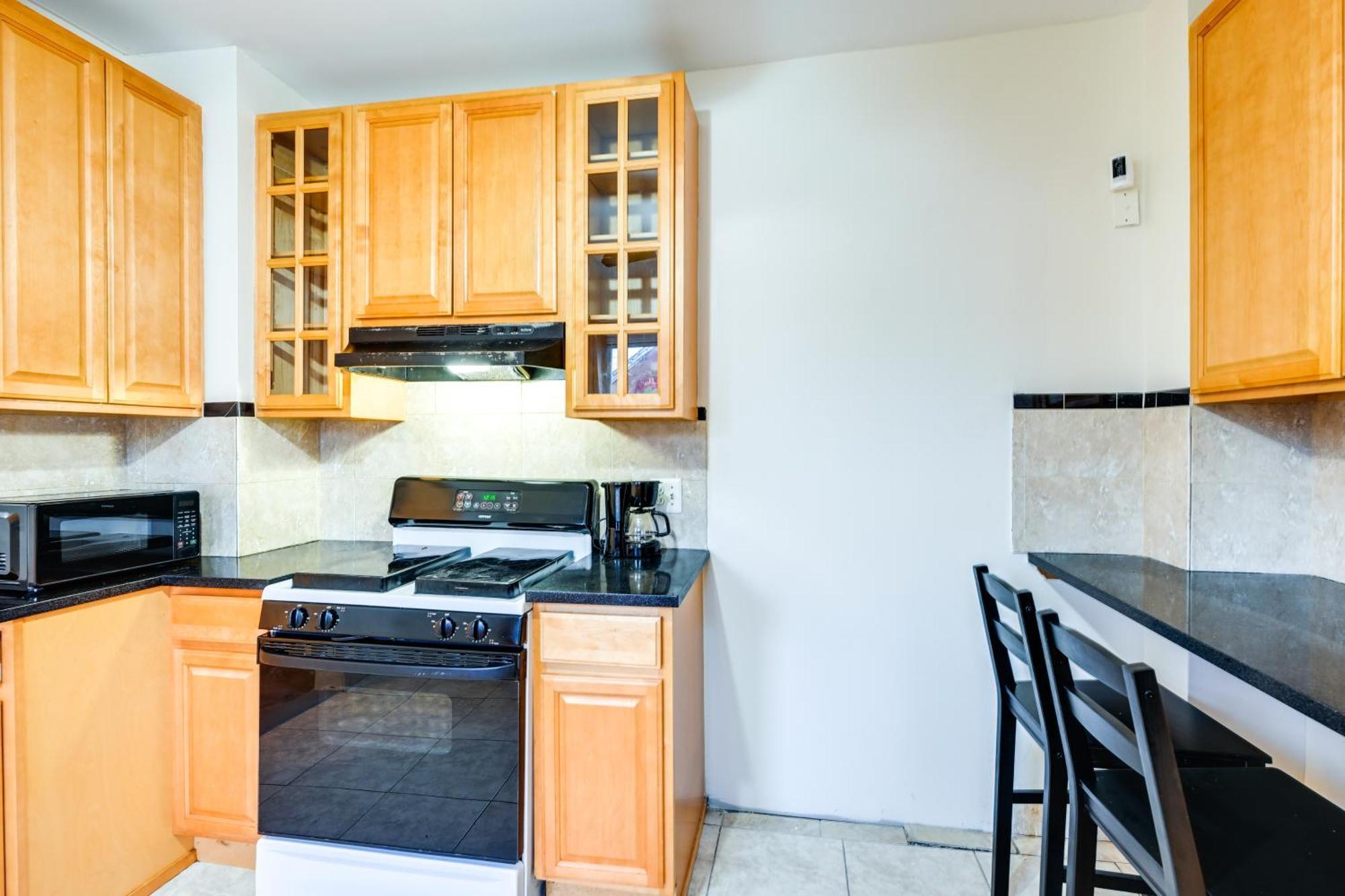 Charming Long Island Home With Fenced Yard! Фрийпорт Екстериор снимка