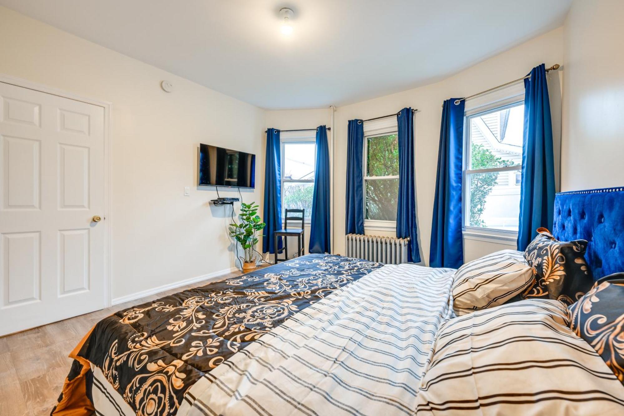 Charming Long Island Home With Fenced Yard! Фрийпорт Екстериор снимка