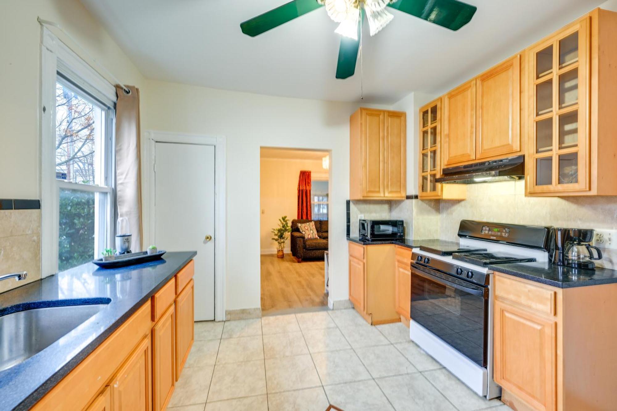 Charming Long Island Home With Fenced Yard! Фрийпорт Екстериор снимка