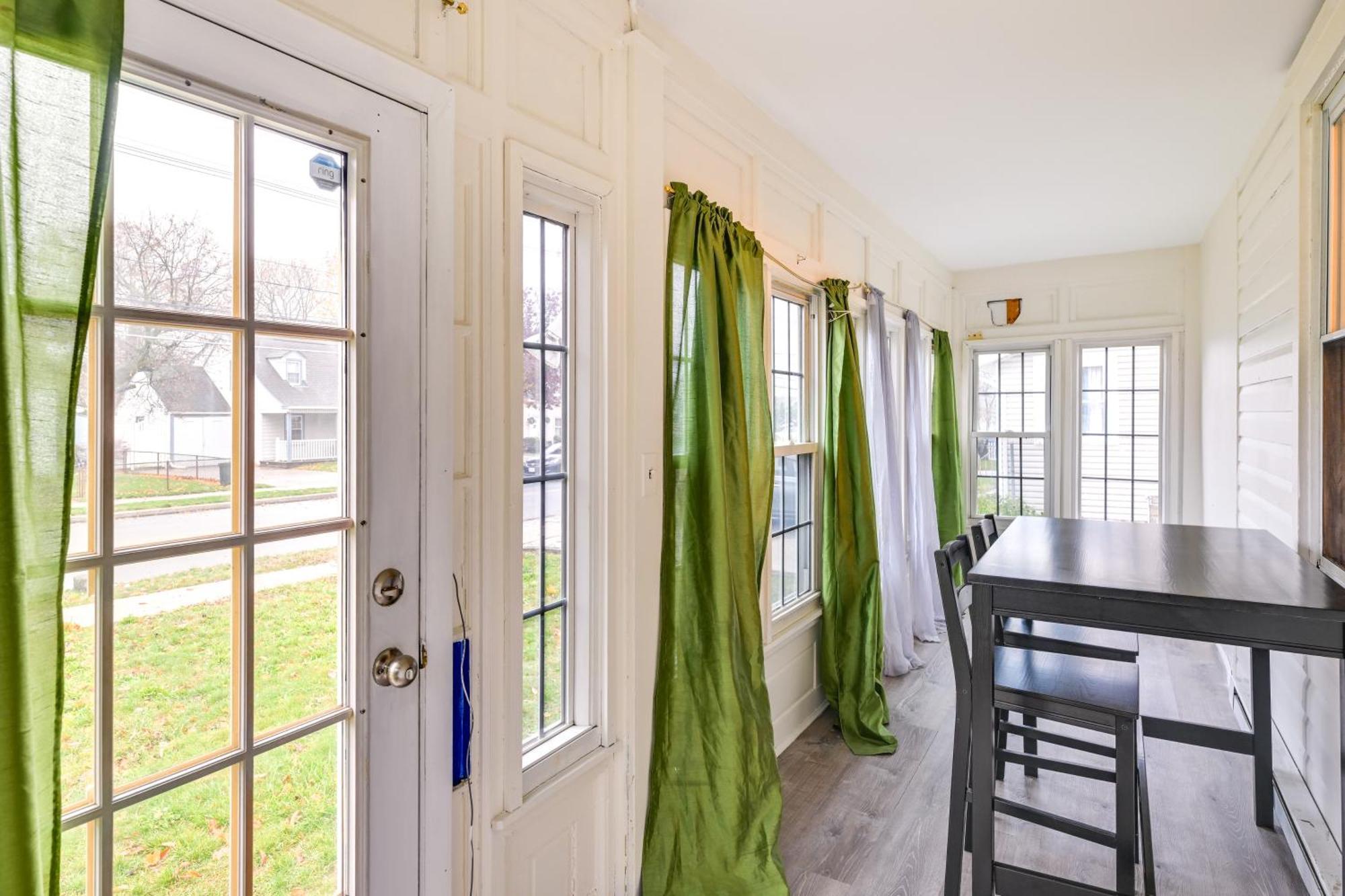 Charming Long Island Home With Fenced Yard! Фрийпорт Екстериор снимка