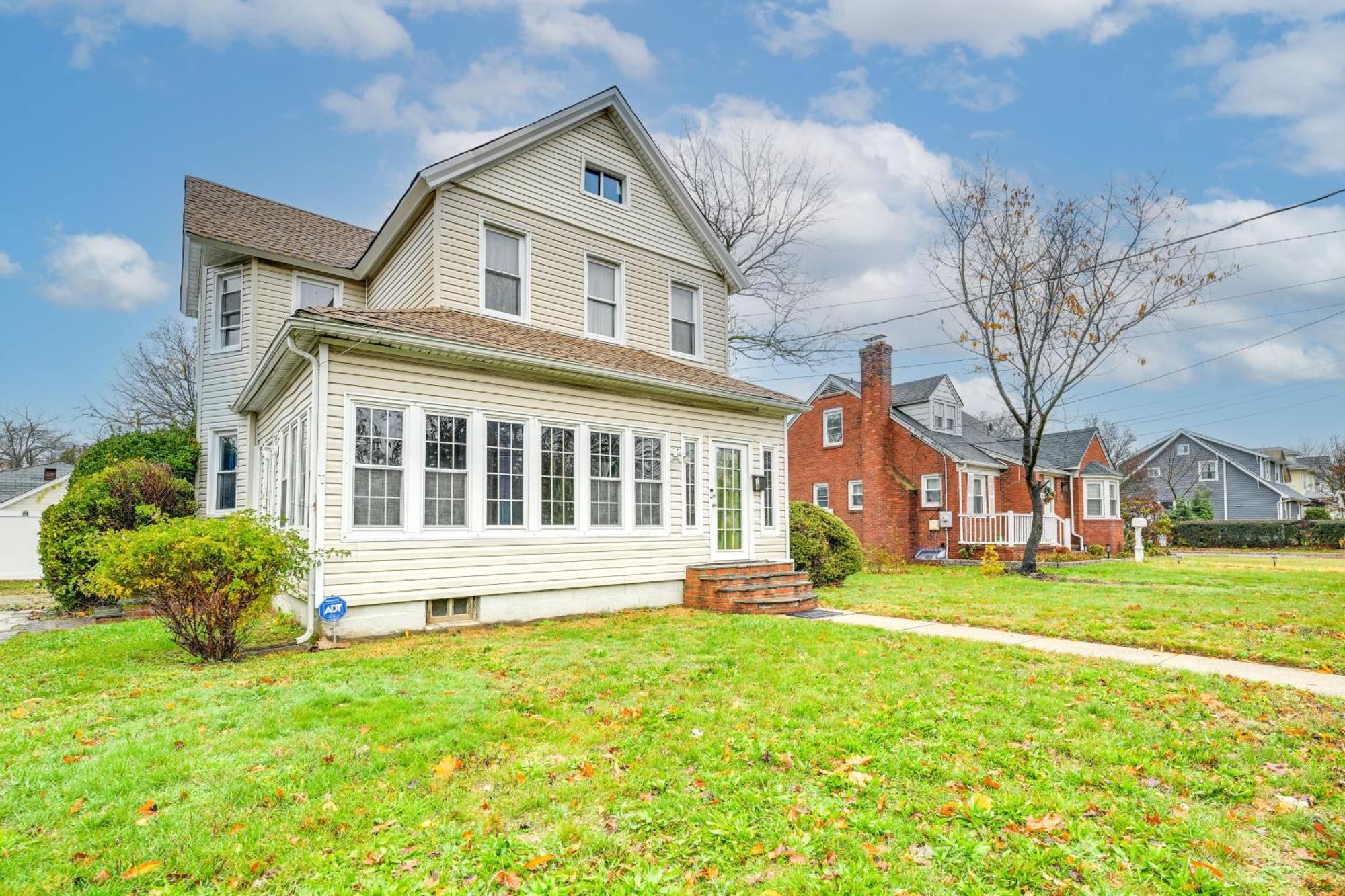 Charming Long Island Home With Fenced Yard! Фрийпорт Екстериор снимка